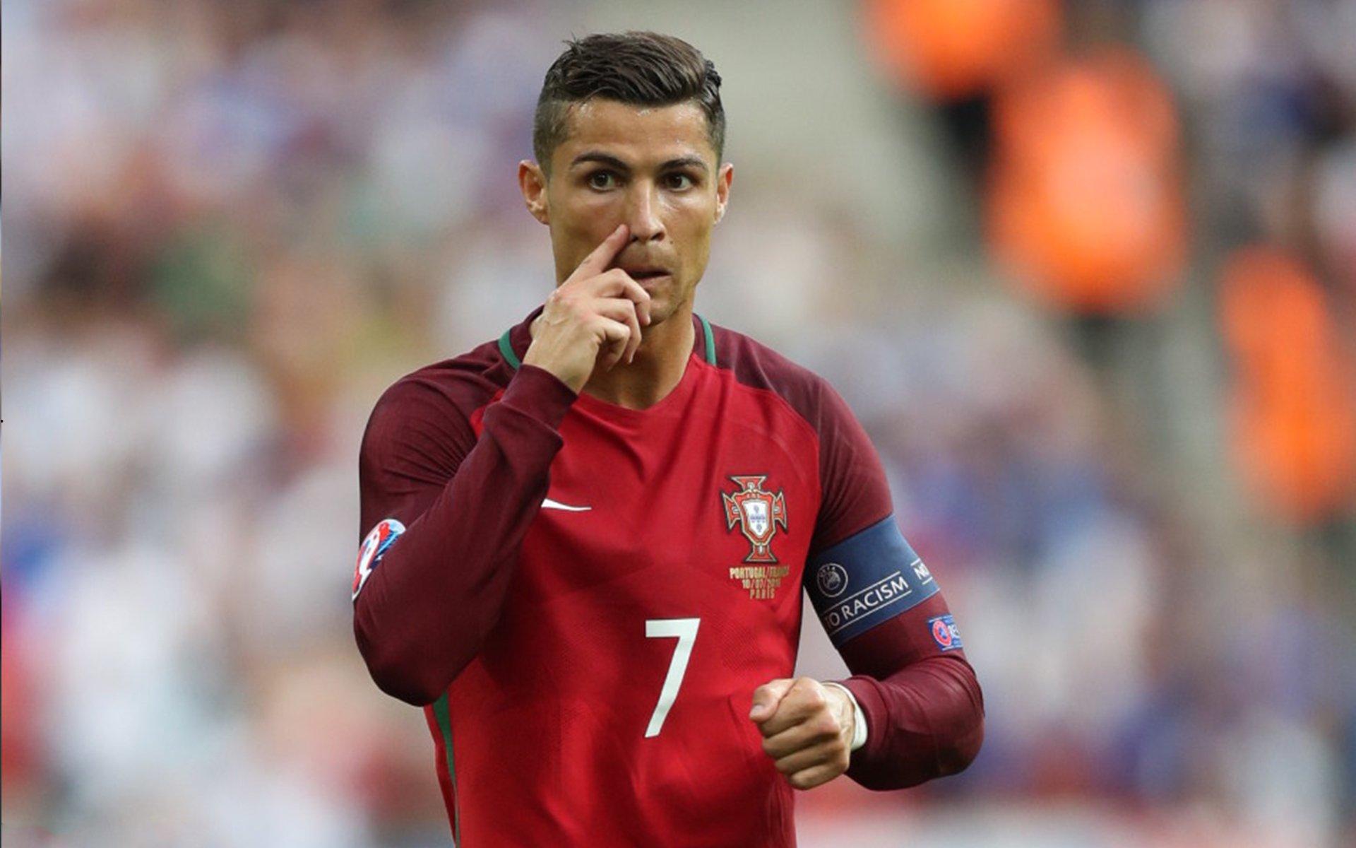 进球网：曼联若赢欧联杯有50块奖牌，可能分一块给滕哈赫