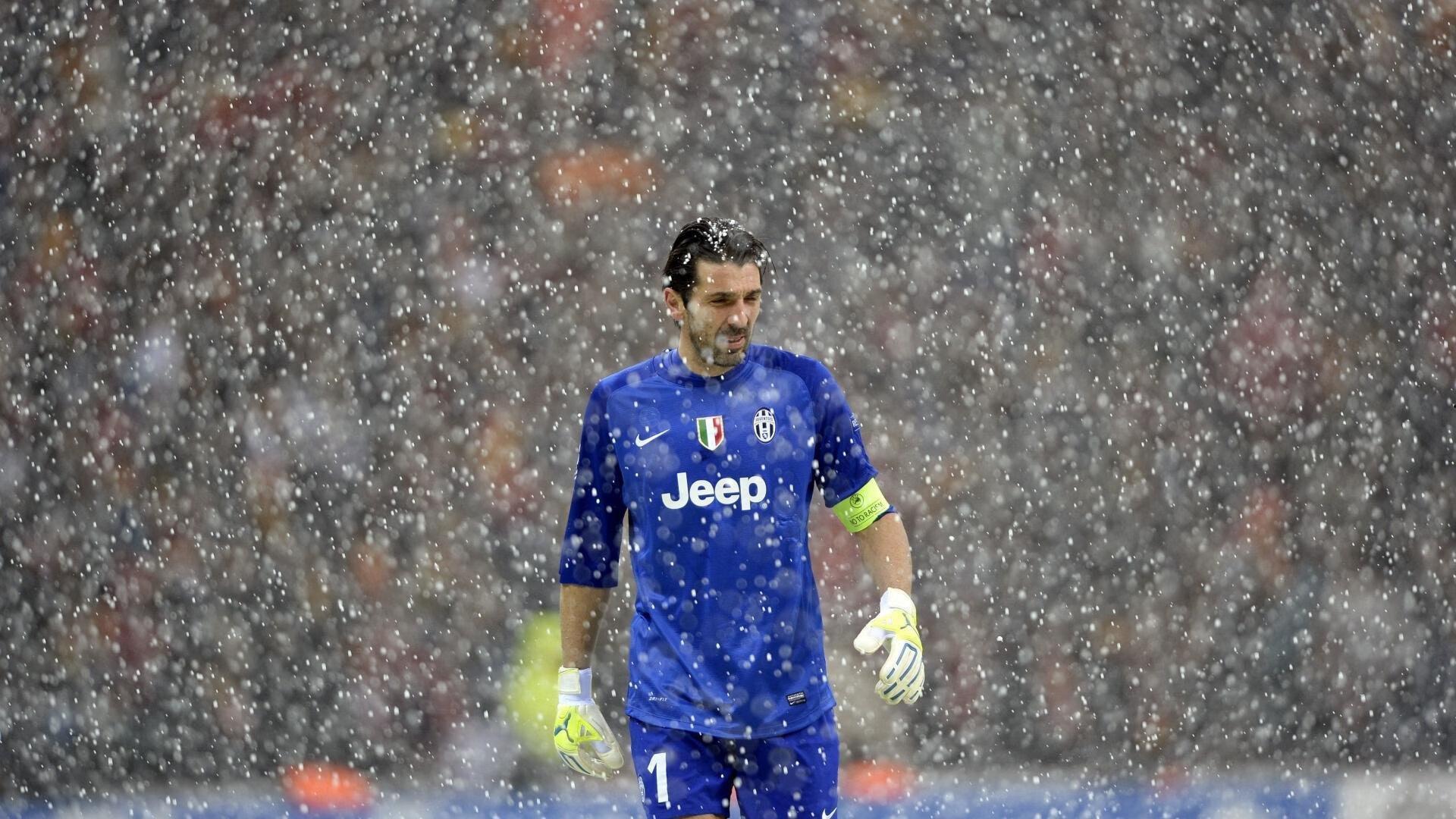 双输困局!29岁帕利尼亚身价一年腰斩至3000万欧,拜仁5100万投资换0球0助残局