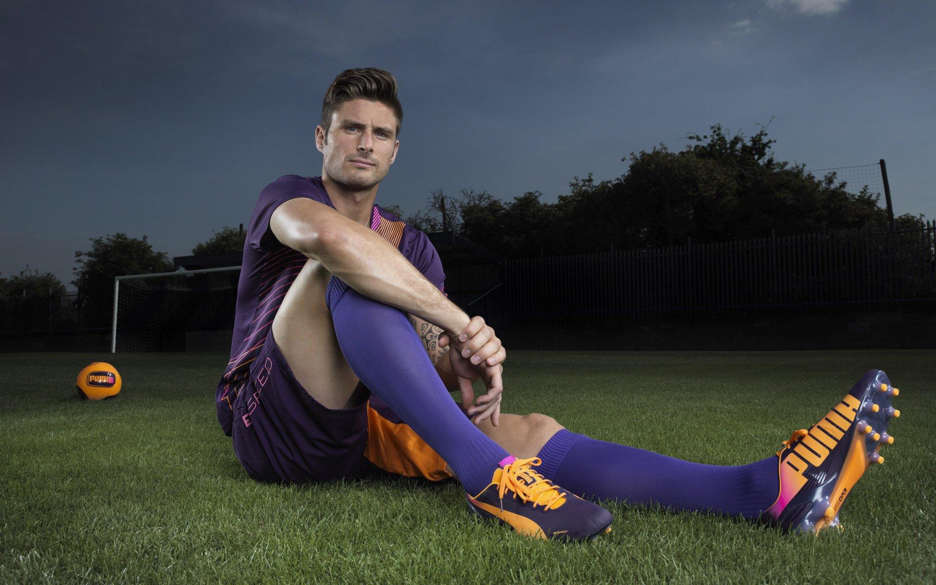 孔帕尼谈梅西，作为同龄人我不知他如何做到，我们应珍惜他的每一